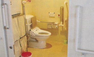 排泄のお手伝いのタイミングはデータを収集して、ひとり一人のリズムを把握しケアに入ります。