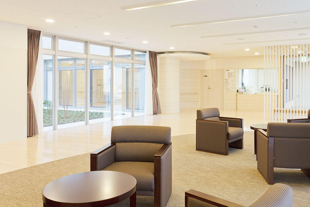 吹き抜けのある明るい空間